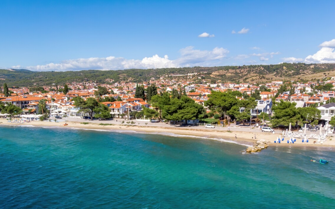 Nikiti mit Nikiti Beach, Sithonia, Chalkidiki | Griechenland.de Nikiti mit Nikiti Beach, Sithonia, Chalkidiki | Griechenland.de