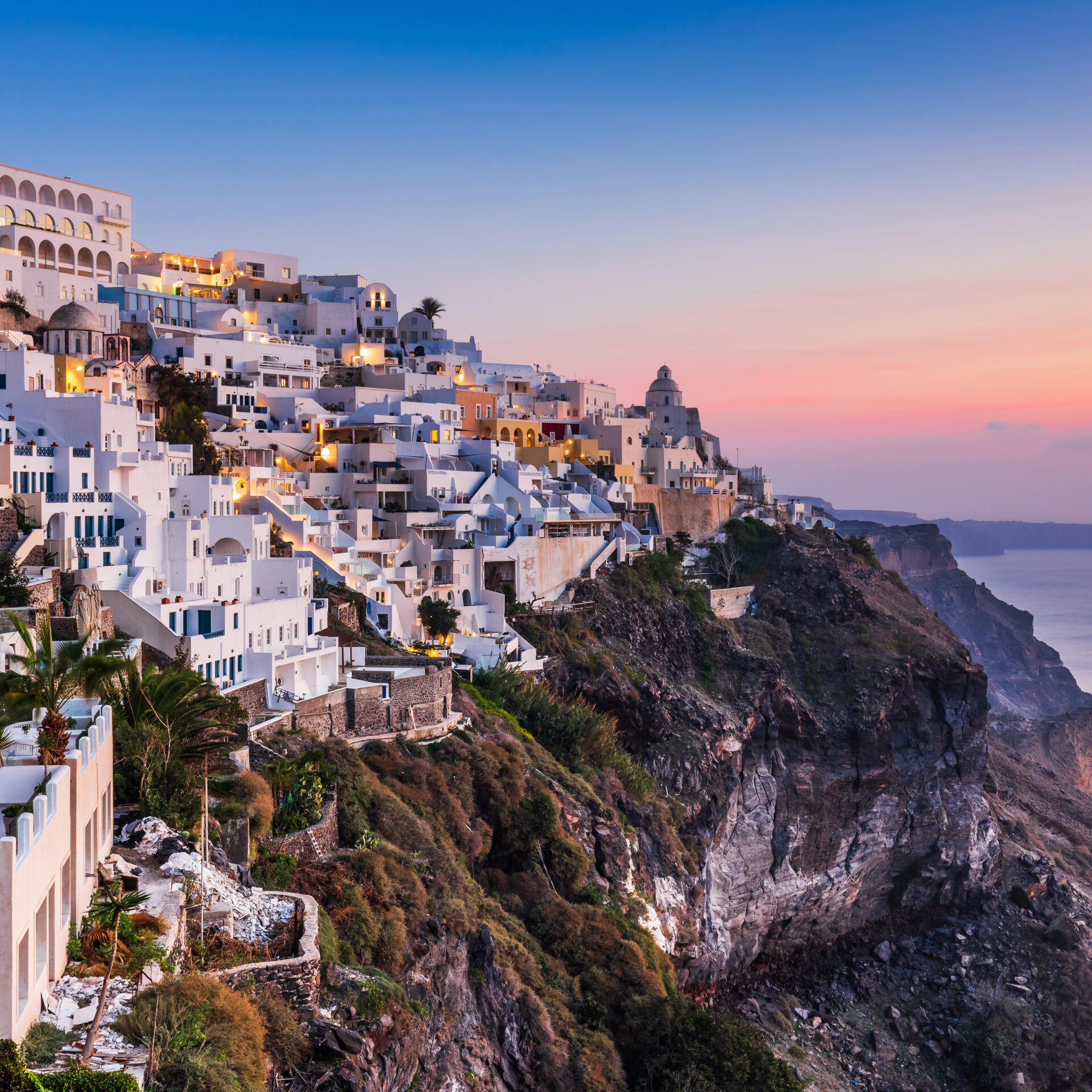 Küste von Fira auf Santorin