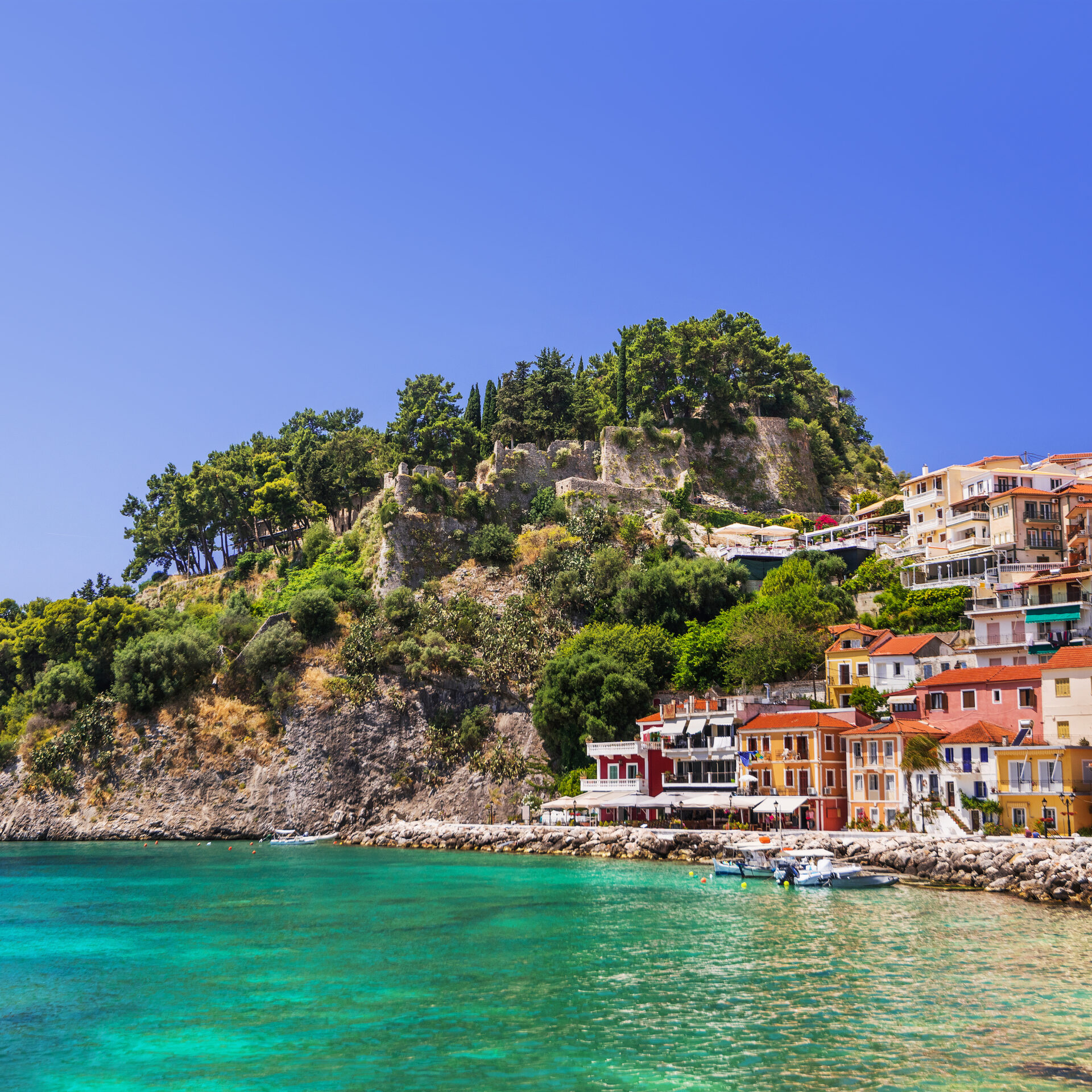 Hafen mit Festung, Parga | Griechenland.de